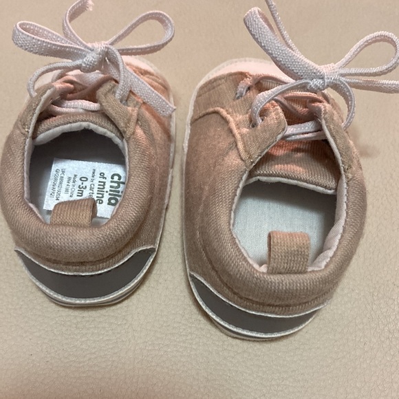 0-3 months shows for boy or baby girl gender neutral - Picture 2 of 5